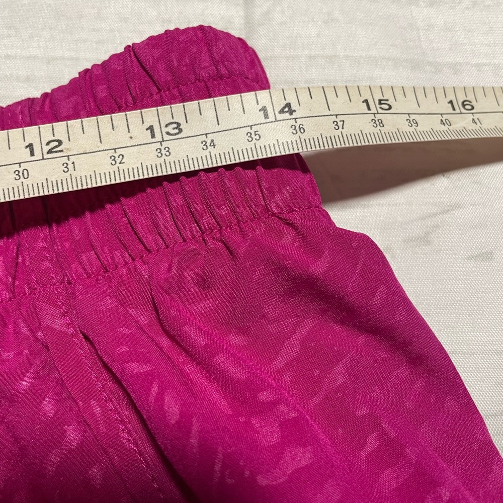 Athleta Mesh Racer Run Mid Rise 4" Shorts. Purple. Size S. - Picture 11 of 13